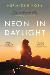 Neon in Daylight - Hermione Hoby (ISBN: 9781409184621)