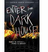 Enter The Dark House - Laurie Faria Stolarz (ISBN: 9781368041249)