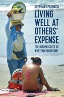 Living Well at Others' Expense: The Hidden Costs of Western Prosperity (ISBN: 9781509525621)