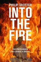 INTO THE FIRE - One Photograph Can Change A Nation (ISBN: 9781910533567)