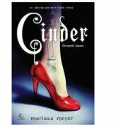 Cinder. Cartea I din Croncile lunare - Marissa Meyer (ISBN: 9786068754345)