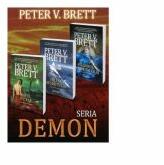 Pachet Seria Demon vol. 1-3 (Omul pictat. Sulita desertului. Razboiul la lumina zilei) - Peter V. Brett (ISBN: 9899090002756)