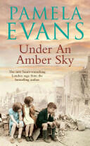 Under an Amber Sky - Family friendship and romance unite in this heart-warming wartime saga (ISBN: 9780755330591)