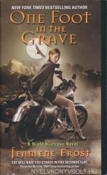 One Foot in the Grave - Jeaniene Frost (ISBN: 9780061245091)