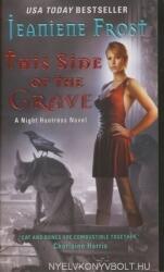 This Side of the Grave - Jeaniene Frost (ISBN: 9780061783180)
