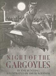 Night of the Gargoyles (ISBN: 9780395968871)