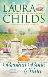 Broken Bone China (ISBN: 9780451489647)