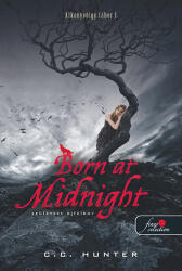 Born At Midnight - Éjfélkor született - Keménytábla (ISBN: 9789633738603)