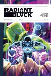 Radiant Black: Massive Edition Book Two - HIGGINS KYLE (ISBN: 9781534335448)