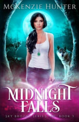 Midnight Falls - McKenzie Hunter (ISBN: 9781946457912)