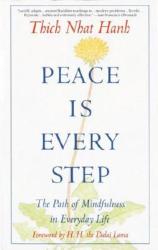 Peace is Every Step - Thich Nhat Hanh (ISBN: 9780553351392)