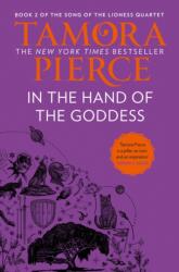 In The Hand of the Goddess (ISBN: 9780008620325)