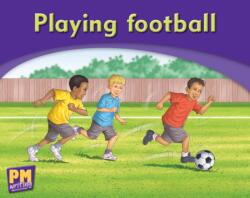 Playing football (ISBN: 9780170186070)