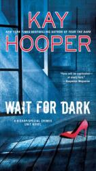 Wait For Dark (ISBN: 9780515156041)