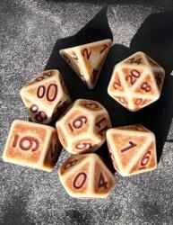 DCC RPG Dice: Wyrdling Sunbleached Bone (ISBN: 9781961756366)