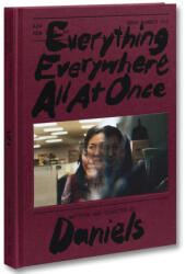 Everything Everywhere All At Once Screenplay Book - Kwan, Scheinert (ISBN: 9781960078186)