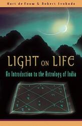 Light on Life - Robert E. Svoboda, Hart Defouw (ISBN: 9780940985698)