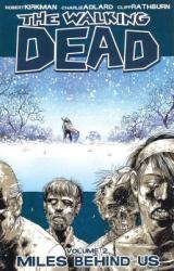 The Walking Dead Volume 2: Miles Behind Us - Robert Kirkman, Charlie Adlard (ISBN: 9781582407753)