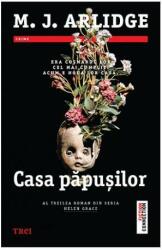 Casa papusilor - M. J. Arlidge. Al treilea roman din seris Helen Grace (2016)