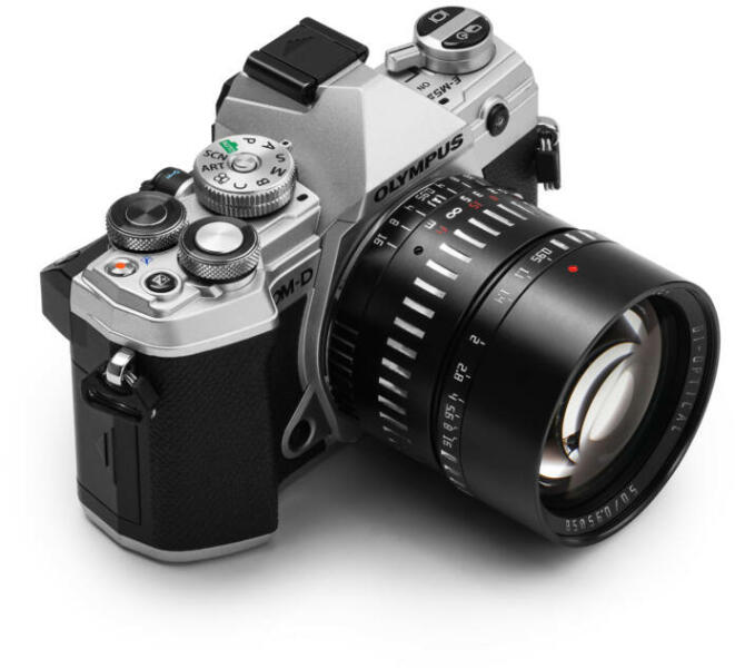 APS-C 50mm f/0.95 M4/3