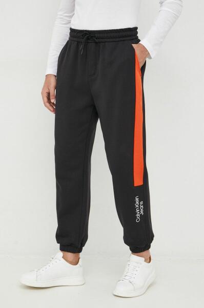 Calvin Klein Jeans pantaloni de trening barbati, culoarea negru, cu  imprimeu 9BYY-SPM0HU_99X (Pantaloni trening barbati) - Preturi