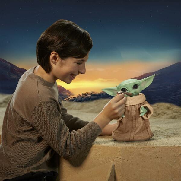 Star Wars Galactic Snackin' Grogu Baby Yoda figura (F28495L0)