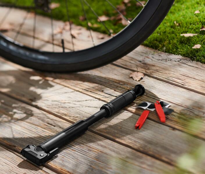 Vásárlás: Tchibo Kerékpár pumpa, defektjavító készlettel Fekete-ezüstszínű  Biciklipumpa árak összehasonlítása, Kerékpár pumpa defektjavító készlettel  Fekete ezüstszínű boltok