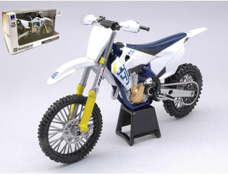 New Ray Toys Husqvarna FC450 Motocross Bike Model, 1:12 Scale