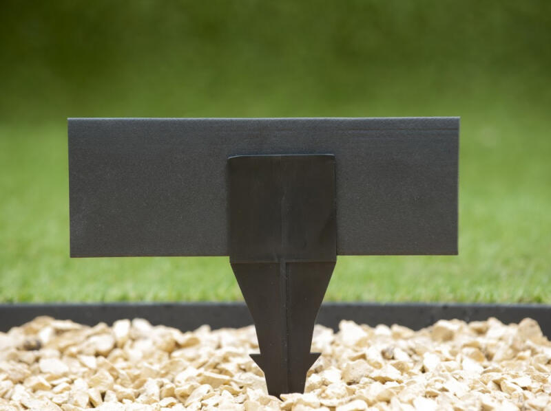 Gyepszegély fekete leszúrótüskével 9 cm x 15 m (6040608) - koi-farm