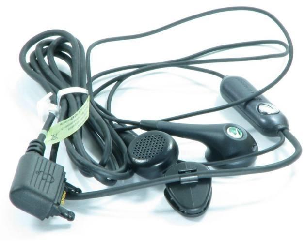 Base con mando a distancia y auriculares manos libres de Sony Ericsson