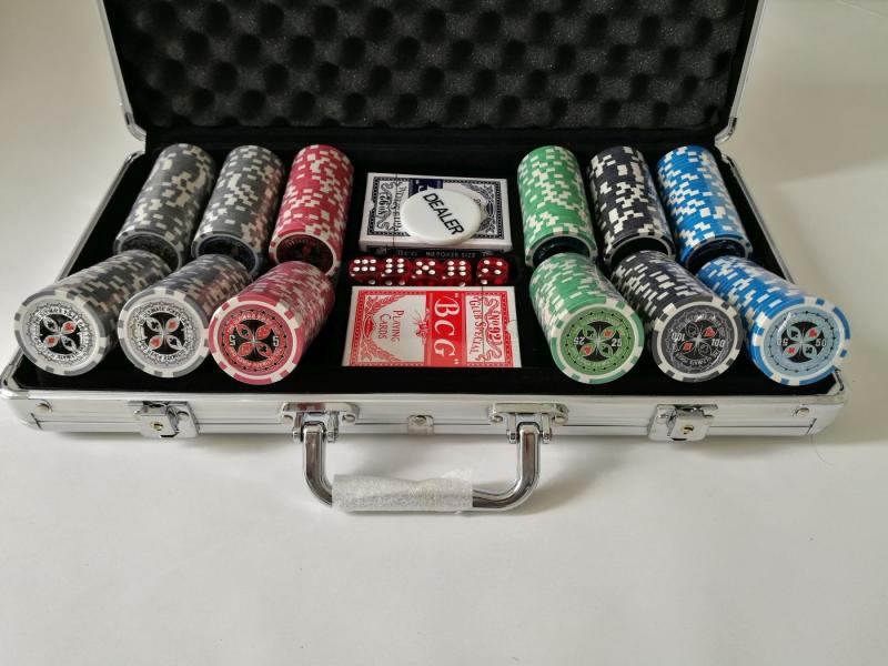 MagazinulDeSah Set poker cu 300 chips-uri ABS 11, 5g model ULTIMATE si  servieta din aluminiu (Accesorii poker) - Preturi