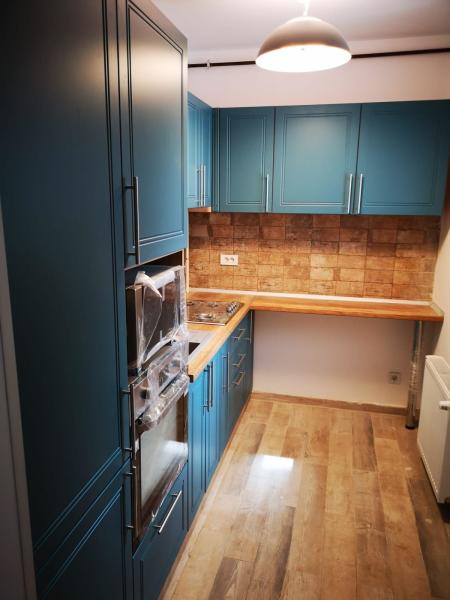 MobAmbient Mobilă de bucătărie din PAL și MDF înfoliat, cu coș Jolly -  model Blue Home (Set mobila bucatarie) - Preturi