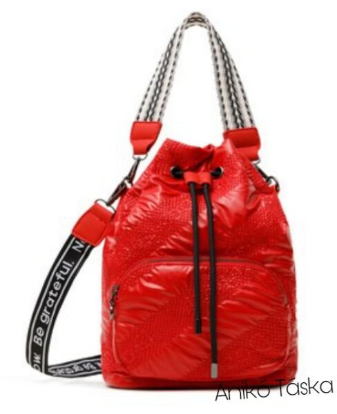Vásárlás: Új Desigual női kézi táska dzseki anyagú eperpiros Női táska árak  összehasonlítása, ÚjDesigualnőikézitáskadzsekianyagúeperpiros boltok