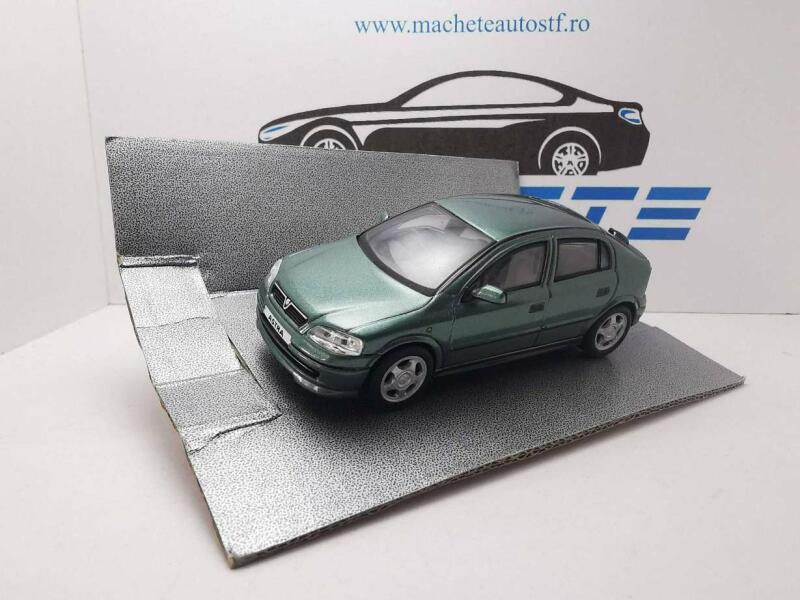 SCHUCO Opel Astra G Gri 1999 1/43 (5866) (Macheta) - Preturi