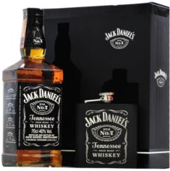 Jack Daniel's Old N°. 7 + laposüveg 40% 0, 7L ajándékcsomagolás fémkulaccsal