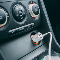  Autós szivargyújtó adapter 2 USB aljzattal - 2, 4 A - Fehér