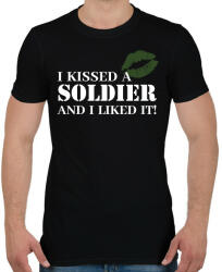 printfashion I kissed a soldier - Férfi póló - Fekete (7701738)