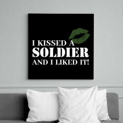 printfashion I kissed a soldier - Vászonkép - Fekete (7703684)