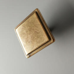ITALMETAL Négyszögletű, fém bútorgomb, bronz színű, 30 x 30 mm (IT_PZ35_30_02)