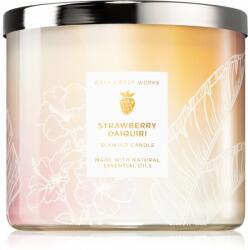 Bath & Body Works Strawberry Daiquiri lumânare parfumată 411 g