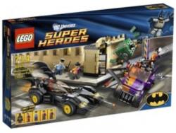 LEGO® DC Universe Super Heroes - Batman™ - Batmobile™ és Kétarcú versenyben (6864)
