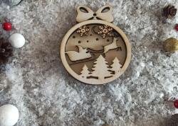 Handmade Glob de Crăciun din lemn cu motive reprezentative de iarnă - Mos Craciun in sanie