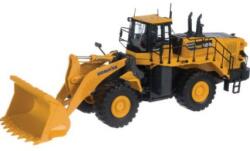 UNIVERSAL HOBBIES Komatsu WA600-8 rakodógép , UH8127 (UH8127)