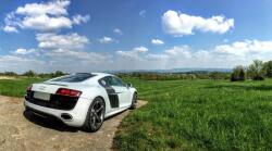 NagyNap. hu - Életre szóló élmények Audi R8 V8 420 LE élményvezetés KakucsRing 10 kör