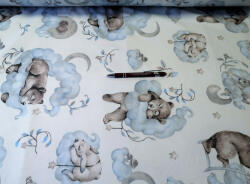  160 cm széles pamutvászon textil - mackó és barátai kék felhőn - elfordított mintás