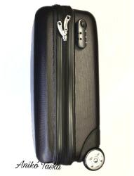  Kézipoggyász bőrönd fekete