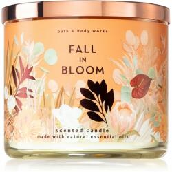Bath & Body Works Fall In Bloom lumânare parfumată I. 411 g