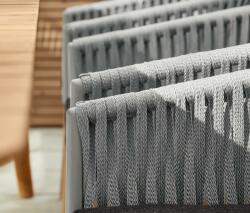 Tchibo Kerti textilhálós szék, akác, szürke Teakfa hatású akácfa váz és lábak Világosszürke fonott anyag Párnahuzatok: antracit