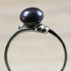  Tenyésztett gyöngyös gyűrű-1, fekete (ggytgy1fk)