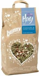 bunnyNature Hay from Nature Conservation Meadows fân aromatizat pentru rozătoare (Cu păstârnac și ardei) 100 g